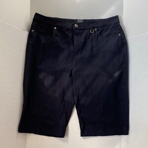 Simon Chang Women’s Navy Betmuda Shorts, size 16